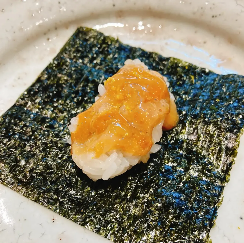 四谷うえ村の海苔を添えた魚介の一品